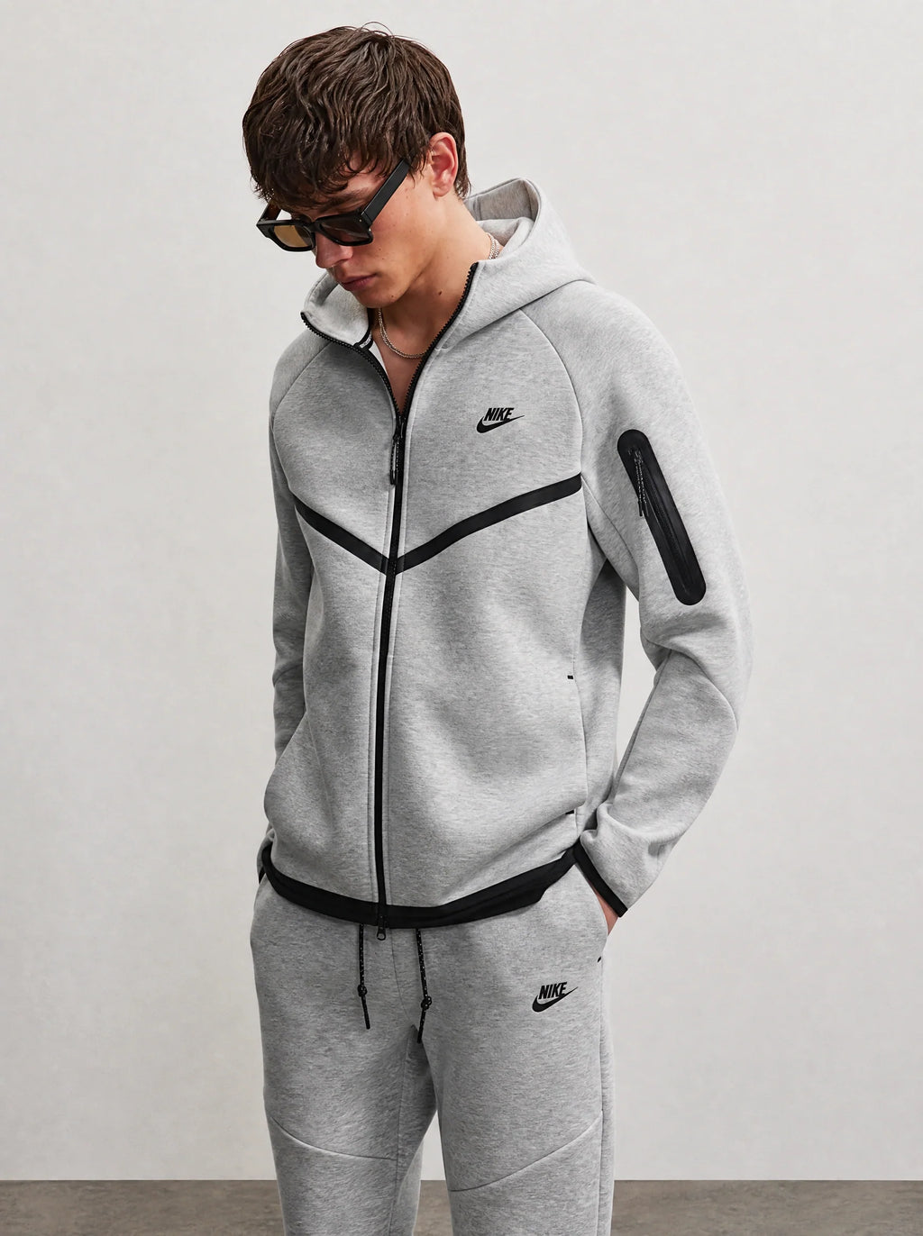 2026 Nike Tech Fleece Gri