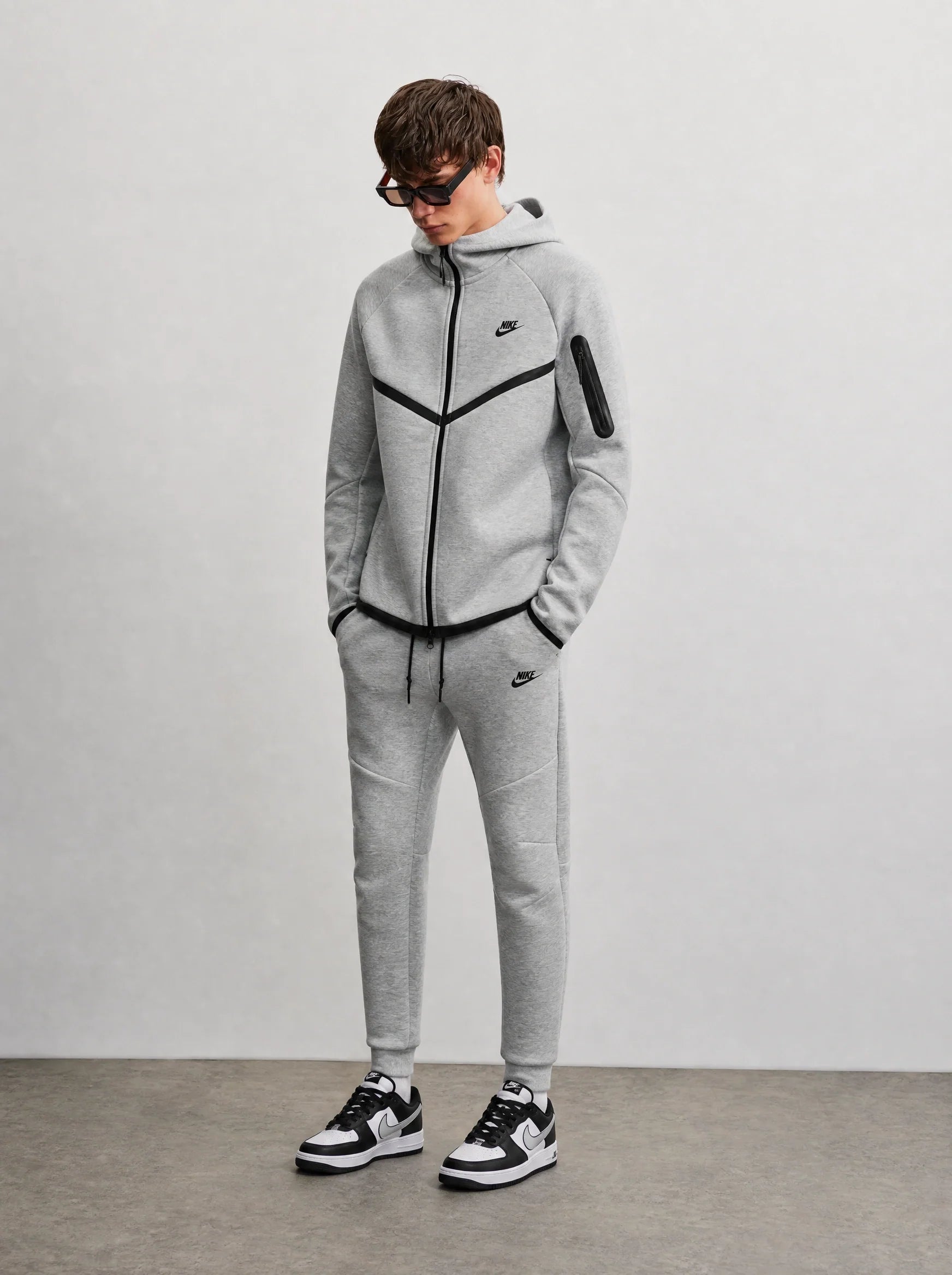 2026 Nike Tech Fleece Gri